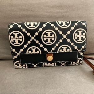 Tory Burch T Monogram Embossed contrast chain wallet